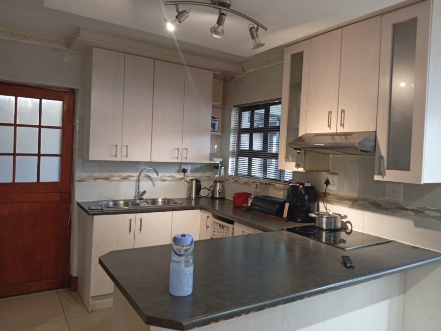 3 Bedroom Property for Sale in Ilitha Park Western Cape